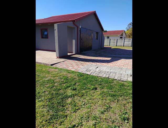 3 BEDROOM FREEHOLD FOR SALE IN DURNACOL